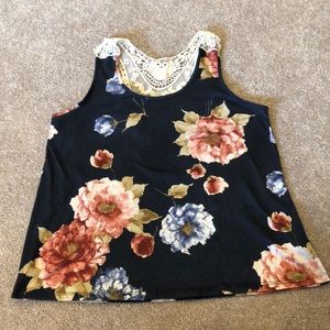 FOREVER 21 🌸 Lace Back Flower Tank Top